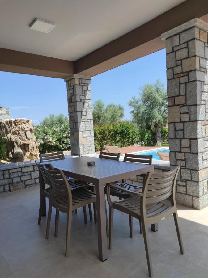 Iris Villas Complex Frinion Bagian luar foto