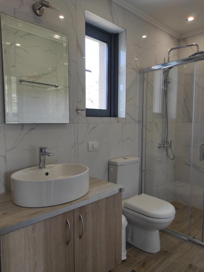 Iris Villas Complex Frinion Bagian luar foto