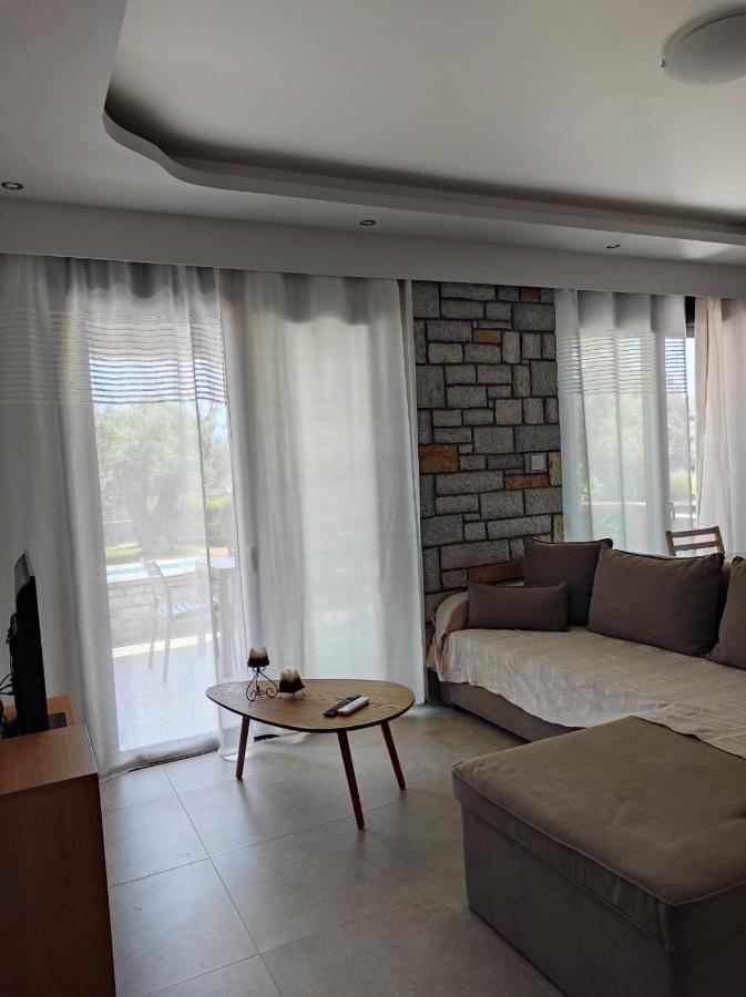 Iris Villas Complex Frinion Bagian luar foto