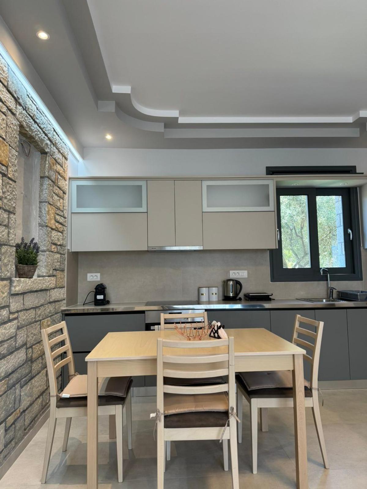 Iris Villas Complex Frinion Bagian luar foto