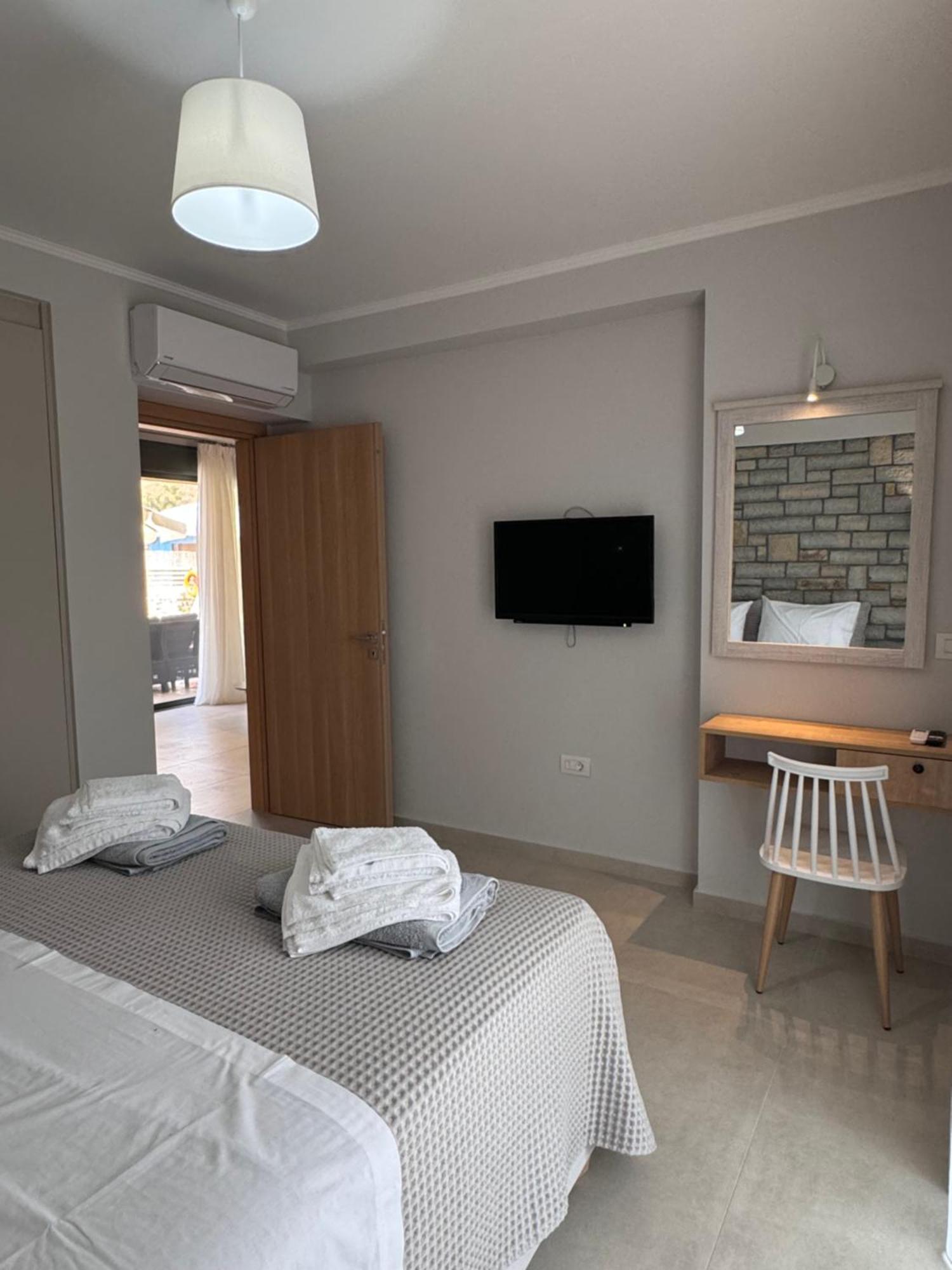 Iris Villas Complex Frinion Bagian luar foto